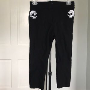 Pinup high waisted skull capri pants